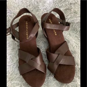 NWT Apostrophe dark brown wedges
